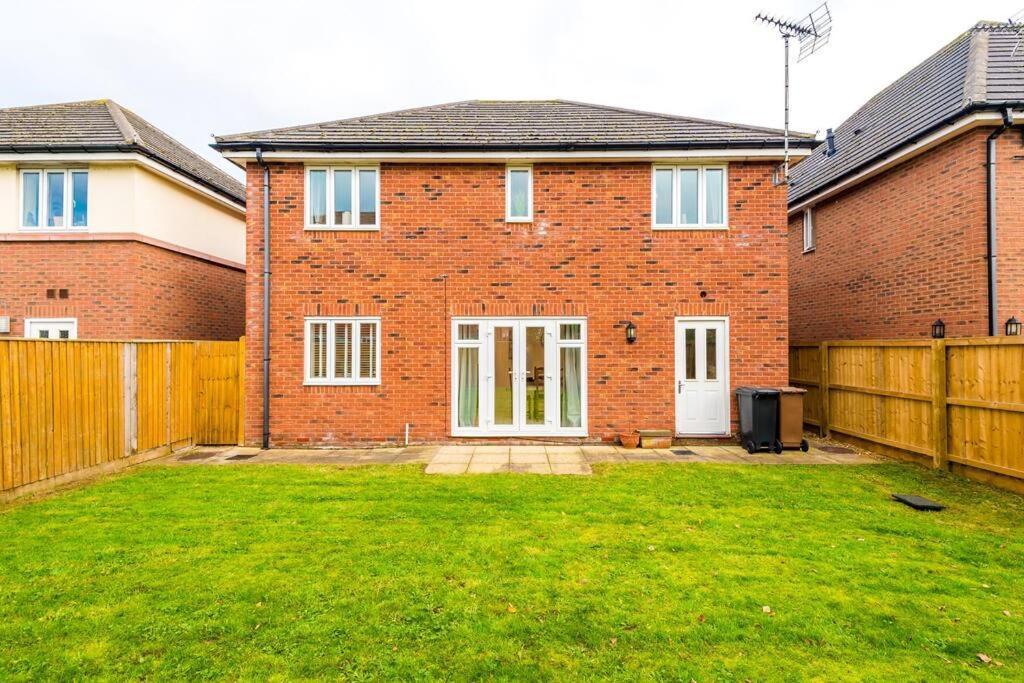 Luxurious Cosy 4Br Home Cheshire Saughall Exterior photo